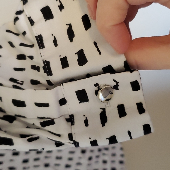 New York and Co black and white patterned blouse - Picture 3 of 7